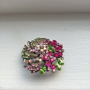 Vintage Pin/Pendant Bouquet Design Multicolor Rhinestones Gold Tone Swirl